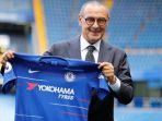 maurizio-sarri-berpose-dengan-kostum-chelsea_20180803_075152.jpg