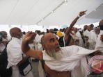 melempar-jumrah-pada-hari-pertama-idul-adha-di-mina-arab-saudi_20150924_203953.jpg