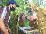 melihat-pembibitan-madu-kelulut-yang-ada-di-kawas.jpg