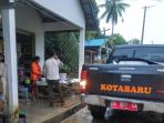 menggunakan-hilux-petugas-bpbd-mengantar-tiga-orang-bidan_20180702_214506.jpg