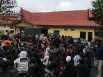 menolak-omnibus-law-uu-cipta-kerja-diamankan-polisi.jpg