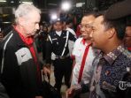 menpora-imam-nahrawi-kanan-berbincang-dengan-pelatih-timnas-indonesia-alfred-riedl_20161209_151717.jpg