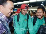 menpora-imam-nahrawi-saat-menyambut-kedatangan-pemain-timnas-indonesia_20161214_154031.jpg