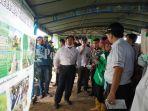 mentan-ri-amran-sulaiman-melihat-program-serasi-yang-sudah-berjalan-di-desa-kolam-kiri.jpg
