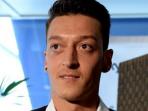 mesut-oezil_20151116_081049.jpg