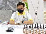 mf-miftah-saat-mengikuti-turnamen-catur-piala-mpr-ri.jpg