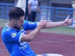 mitra-kukar-vs-persib-bandung_20180810_091915.jpg