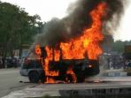 mobil-carry-terbakar-usai-mengisi-bbm-di-spbu-jalan-tjilik-riwut_20180606_100129.jpg