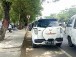 mobil-terparkir-di-jalan-ayani-km-40_20180715_130447.jpg