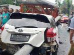mobil-toyota-yaris-ditembus-beton-tiang-listrik.jpg