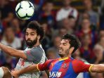 mohamed-salah-berduel-dengan-james-tomkins-saat-laga-crystal-palace-vs-liverpool_20180821_080206.jpg