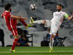 mohamed-salah-kiri-dan-karim-benzema-liga-champions-liverpool-real-madrid.jpg