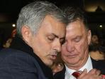 mourinho-dan-van-gaal_20151218_223503.jpg