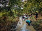 muda-mudi-ldii-kompak-mencari-ikan-di-sungai.jpg