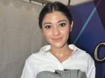 naysila-midad-saat-ditemui-dalam-acara-meet-and-greet-sinetron-orang-ketiga_20180414_201619.jpg