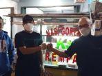 novel-baswedan-mendatangi-kedai-nasi-goreng-milik-eks-pegawai-kpk-juliandi-tigor-simanjuntak.jpg