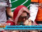 nunung-menangis-di-hadapan-wartawan-bersama-suami-iyan-sambiran.jpg