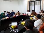 ojk-gelar-survei-dan-fgd_20171113_193220.jpg
