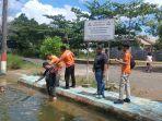 olah-TKP-tewasnya-2-bocah-di-kolam-renang-umum-Perumahan-Lambubg-Mangkurat-Regency.jpg