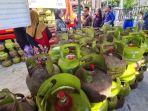 oprasi-pasar-gas-LPG-3-Kg-di-Kantor-Kelurahan-Pekapuran-Raya.jpg