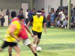 paman-birin-menggiring-bola.jpg