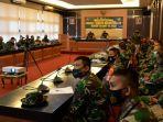 pangdam-vimulawarman-mayjen-tni-heri-wiranto-briefing-latihan-posko-i-korem-101antasari-23112020-1.jpg