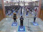 panji-gumilang-saat-menjadi-imam-salat-idul-adha-masjid.jpg
