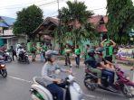 para-driver-ojek-online-landu-city-bersaudara-membagikan-takjil.jpg