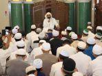 para-jemaah-salat-subuh-di-masjid-agung.jpg