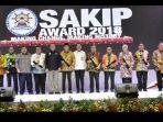 para-kepala-daerah-penerima-akip-award-2018-dari-kemenpan-rb-syafrudin.jpg