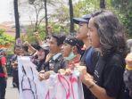 para-mahasiswa-dari-universitas-gadjah-mada-berkumpul.jpg