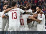 para-pemain-ac-milan-merayakan-gol-yang-dicetak-franck-kessie.jpg