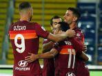 para-pemain-as-roma-merayakan-gol-pedro-rodriguez-ke-gawang-udinese.jpg