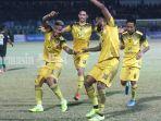 para-pemain-barito-putera-merayakan-gol.jpg