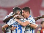 para-pemain-inter-milan-merayakan-gol-danilo-dambrosio-ke-gawang-genoa.jpg