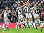 para-pemain-juventus-merayakan-kemenangan_20151125_120534.jpg