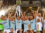 para-pemain-lazio-merayakan-gelar-piala-super-itali_20170814_075011.jpg