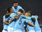 para-pemain-manchester-city-merayakan-gol-john-stones_20170914_062255.jpg