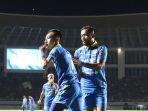 para-pemain-persib-bandung-beckham-putra-nugraha-dan-zulham-zamrun.jpg