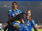 para-pemain-persib-bandung-merayakan-gol_00.jpg