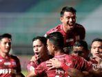 para-pemain-persis-solo-merayakan-gol.jpg