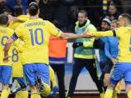 para-pemain-swedia-merayakan-gol-ke-gawang-denmark_20151115_075600.jpg