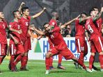 para-pemain-timnas-indonesia-merayakan-gol-hansamu-yama_20161214_224034.jpg
