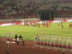 para-pemain-timnas-u-16-indonesia-memberikan-membalas-applause.jpg