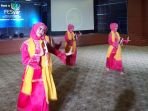 para-penari-asal-berbagai-daerah-di-kalsel_20180927_130451.jpg