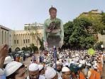 para-pendukung-islami-andolan-bangladesh-sebuah-partai-politik-islam-membawa-emmanuel-macron.jpg