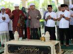 pasangan-pilkada-tanbu-syafrudin-h-maming-muhammd-alpiya-rakhman-di-makam-haji-maming.jpg