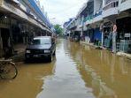 pasar-2-barabai-yang-masih-tergenang.jpg