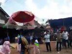 payung-ubur-ubur-diputar-putar-sambil-mengikuti-tarian-dan-syair.jpg