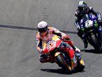 pebalap-repsol-honda-team-marc-marquez-kiri-saat-menjalani-balapan-motogp-spanyol.jpg